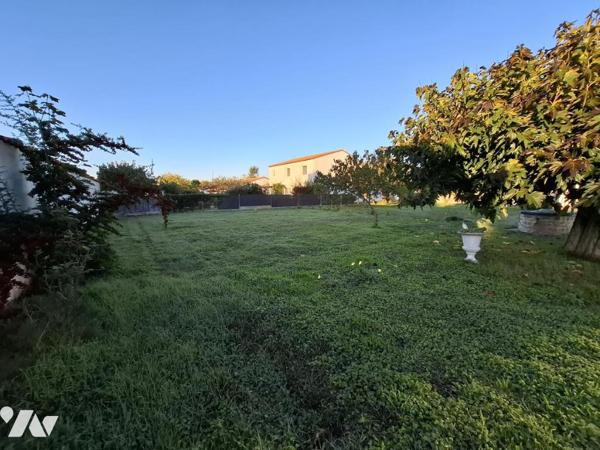 Terrain à bâtir  de 739 m² - non viabilisé - dans un lotissement à SAUJON