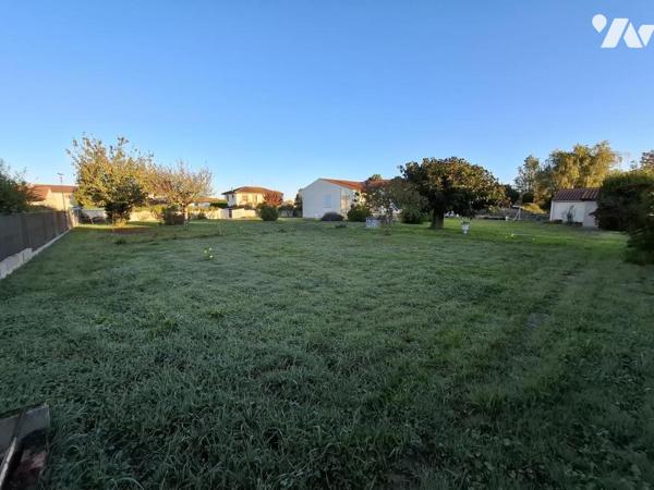 Terrain à bâtir  de 739 m² - non viabilisé - dans un lotissement à SAUJON