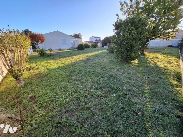 Terrain à bâtir  de 739 m² - non viabilisé - dans un lotissement à SAUJON