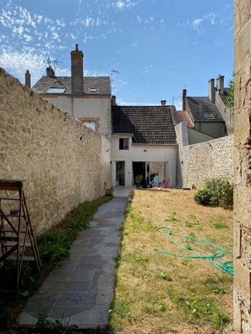 Maison St Denis De L'hotel 6 pièce(s) 167 m2