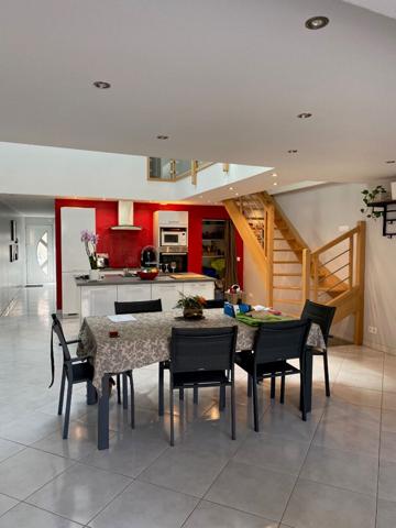 Maison St Denis De L'hotel 6 pièce(s) 167 m2