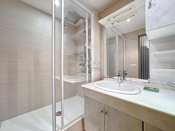 appartement lumineux avec véranda et climatisation