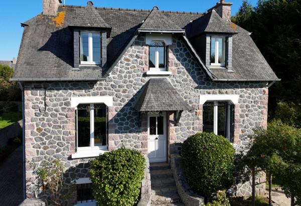 Authentique maison bretonne rénovée, au calme et à pied du centre