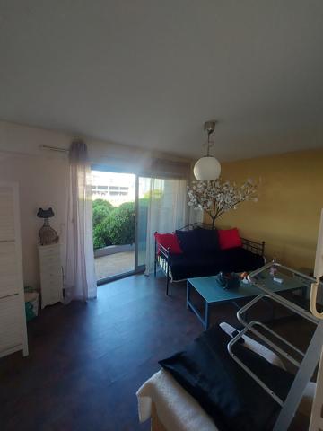 T1 avec terrasse et place de parking quartier Port-Neuf La Rochelle