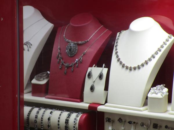 67500 HAGUENAU -  FONDS DE  BIJOUTERIE FANTAISIE