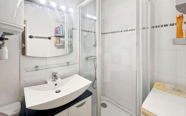 Appartement à louer    1 pièce •  La Londe-les-Maures