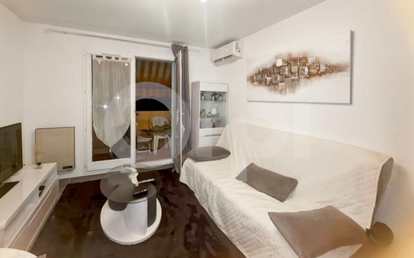 Appartement à louer    1 pièce •  La Londe-les-Maures