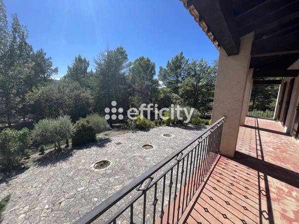 Maison 9 pièces - 258 m²