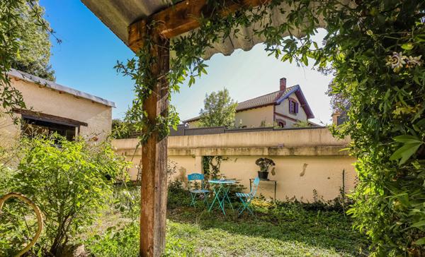 Cahuzac Sur Vere. Belle maison en pierre