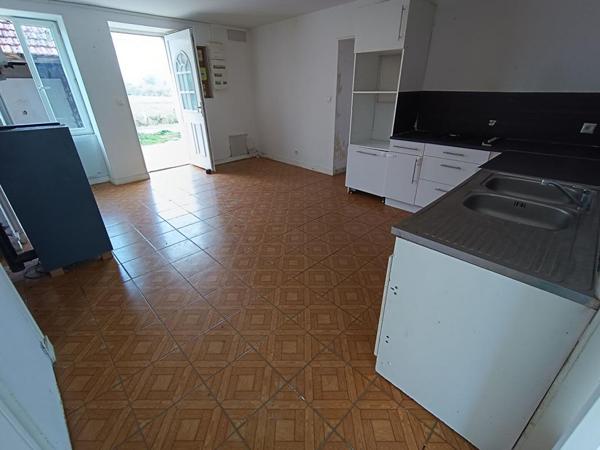 MORNAY-SUR-ALLIER - MAISON AVEC TERRAIN 12 HA