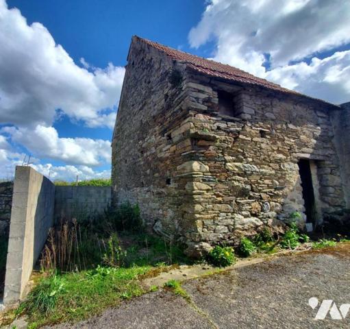 1242 - BRETTEVILLE- DANS HAMEAU, DEPENDANCE EN PIERRES AVEC PETITE PARCELLE DE TERRAIN