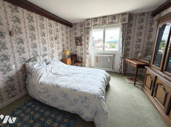 Maison d'habitation 190 m² 5 chambres sur 1 100 m² Terrain.
PX : 235 000 €. Tel : 07 86 12 52 67