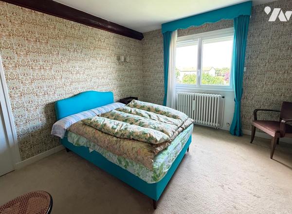 Maison d'habitation 190 m² 5 chambres sur 1 100 m² Terrain.
PX : 235 000 €. Tel : 07 86 12 52 67