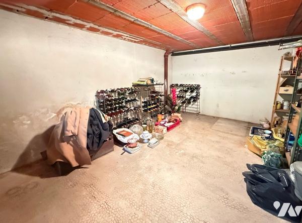 Maison d'habitation 190 m² 5 chambres sur 1 100 m² Terrain.
PX : 235 000 €. Tel : 07 86 12 52 67