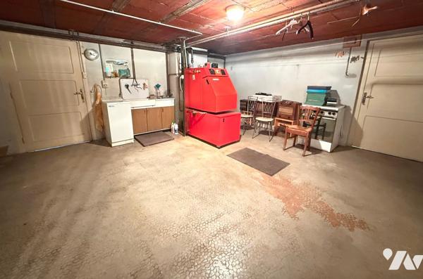 Maison d'habitation 190 m² 5 chambres sur 1 100 m² Terrain.
PX : 235 000 €. Tel : 07 86 12 52 67