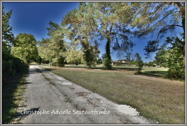 Bergerac, villa d'architecte 280 M2 habitables , double garage, grande piscine sur 4.4 Ha de parc, environnement exceptionnel