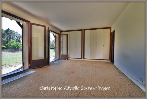 Bergerac, villa d'architecte 280 M2 habitables , double garage, grande piscine sur 4.4 Ha de parc, environnement exceptionnel