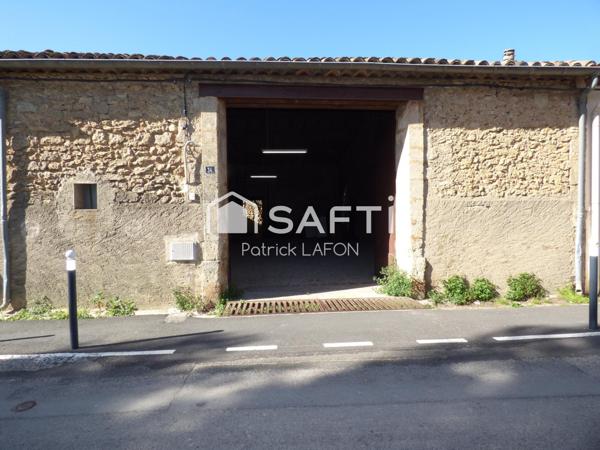 GARAGE avec cellier et extérieur.