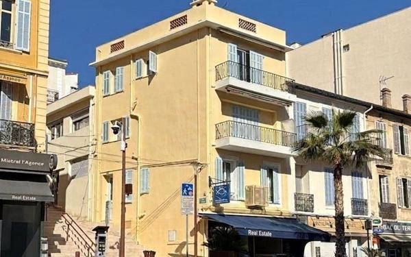 Appartement à vendre    2 pièces • 102,68 m2 Le Cannet