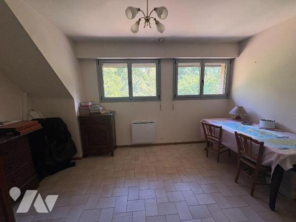Exclusivité - PACE Emplacement prisé en Centre-Bourg 
Sur une parcelle de 999m², maison édifié...