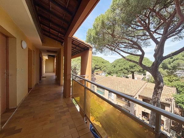 HYERES Le Port - Appartement  duplex T2 - Rénové - Terrasse - Parking