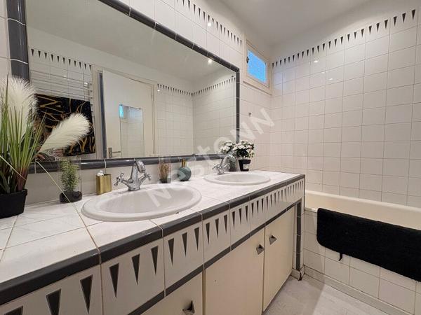 Appartement Marseille 9ème s 80 m2 Balcon, parking facile cave Vue Dégagée