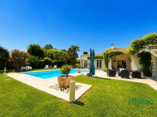 SUPERBE VILLA CONTEMPORAINE DE STYLE RETHAIS DE 160 M2 SUR UN TERRAIN CLOS ET ARBORE DE 915 M2. A 10 MN DE LA La Rochelle (17000)