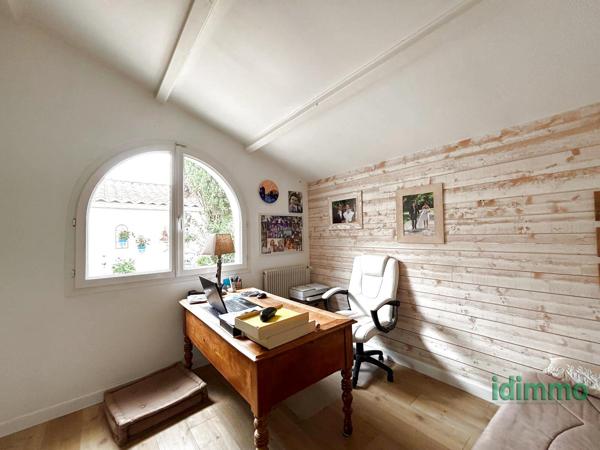 SUPERBE VILLA CONTEMPORAINE DE STYLE RETHAIS DE 160 M2 SUR UN TERRAIN CLOS ET ARBORE DE 915 M2. A 10 MN DE LA La Rochelle (17000)