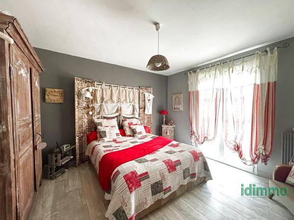 SUPERBE VILLA CONTEMPORAINE DE STYLE RETHAIS DE 160 M2 SUR UN TERRAIN CLOS ET ARBORE DE 915 M2. A 10 MN DE LA La Rochelle (17000)