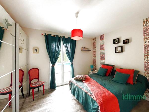 SUPERBE VILLA CONTEMPORAINE DE STYLE RETHAIS DE 160 M2 SUR UN TERRAIN CLOS ET ARBORE DE 915 M2. A 10 MN DE LA La Rochelle (17000)