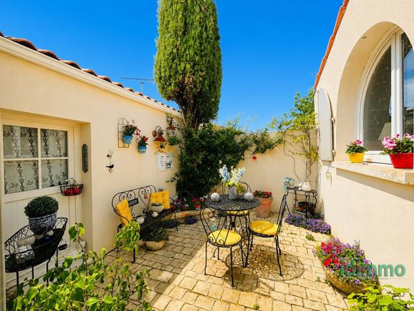SUPERBE VILLA CONTEMPORAINE DE STYLE RETHAIS DE 160 M2 SUR UN TERRAIN CLOS ET ARBORE DE 915 M2. A 10 MN DE LA La Rochelle (17000)