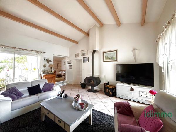 SUPERBE VILLA CONTEMPORAINE DE STYLE RETHAIS DE 160 M2 SUR UN TERRAIN CLOS ET ARBORE DE 915 M2. A 10 MN DE LA La Rochelle (17000)