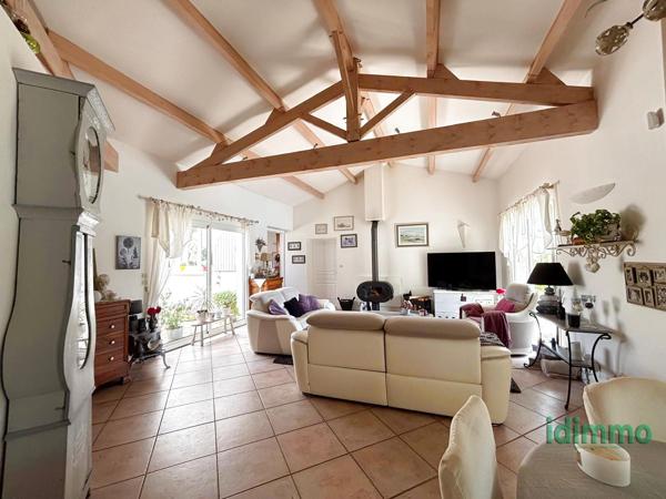 SUPERBE VILLA CONTEMPORAINE DE STYLE RETHAIS DE 160 M2 SUR UN TERRAIN CLOS ET ARBORE DE 915 M2. A 10 MN DE LA La Rochelle (17000)