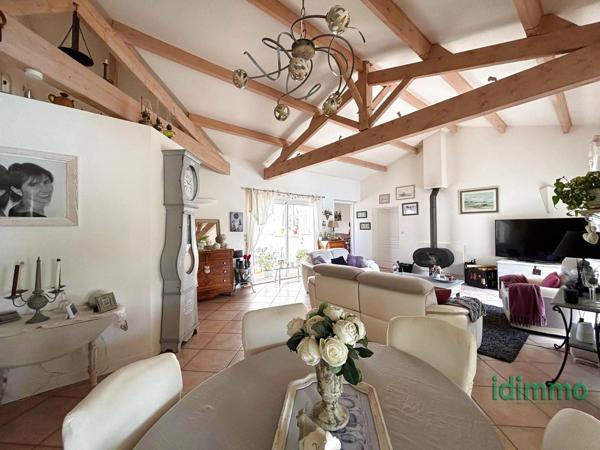 SUPERBE VILLA CONTEMPORAINE DE STYLE RETHAIS DE 160 M2 SUR UN TERRAIN CLOS ET ARBORE DE 915 M2. A 10 MN DE LA La Rochelle (17000)
