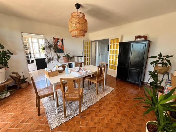 Magnifique maison de 175 m², Grand T3 et deux T2 de 45m², garage et terrain arboré de 1100m²