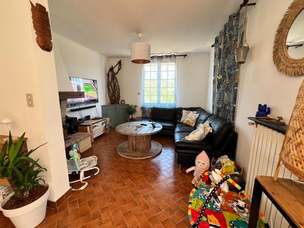 Magnifique maison de 175 m², Grand T3 et deux T2 de 45m², garage et terrain arboré de 1100m²