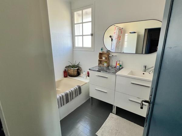 Magnifique maison de 175 m², Grand T3 et deux T2 de 45m², garage et terrain arboré de 1100m²