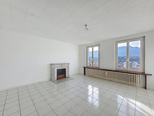 Dernier étage lumineux - Vue dégagée - centre ville au calme à Aix-les-Bains