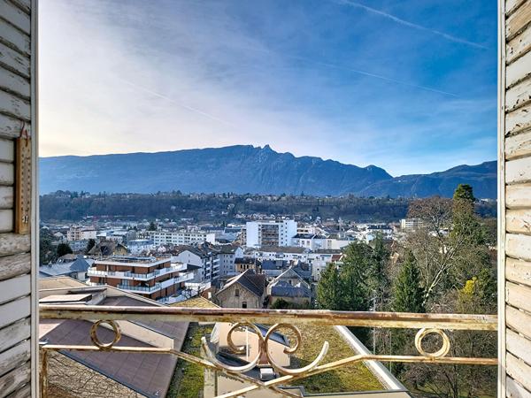Dernier étage lumineux - Vue dégagée - centre ville au calme à Aix-les-Bains