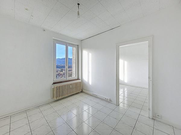 Dernier étage lumineux - Vue dégagée - centre ville au calme à Aix-les-Bains