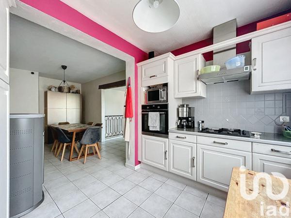 Maison traditionnelle 4 pièces de 105 m² à Châtillon-sur-Marne (51700)