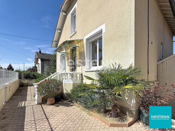 Bien rare à Feurs, seulement dans votre agence NESTENN, 3 chambres,  116 m2 habitables sur terrain clos de 515  m2  avec garage