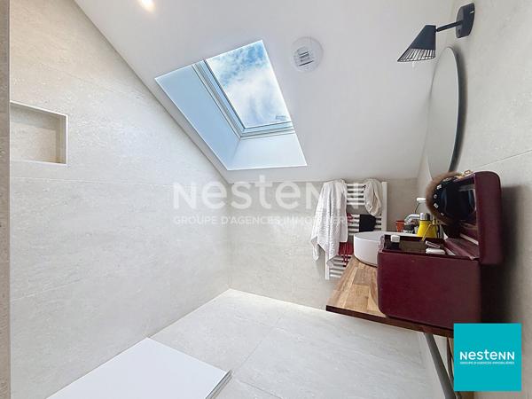 Bien rare à Feurs, seulement dans votre agence NESTENN, 3 chambres,  116 m2 habitables sur terrain clos de 515  m2  avec garage
