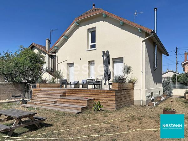 Bien rare à Feurs, seulement dans votre agence NESTENN, 3 chambres,  116 m2 habitables sur terrain clos de 515  m2  avec garage