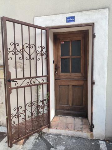 Maison de ville à Sénas T3 avec garage.