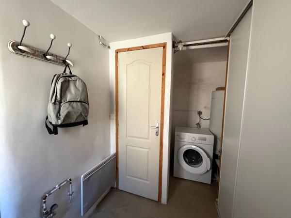 Maison de ville à Sénas T3 avec garage.