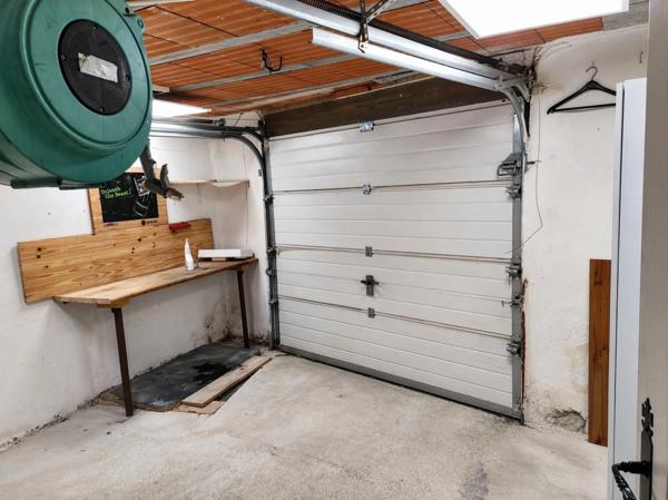 Maison de ville à Sénas T3 avec garage.