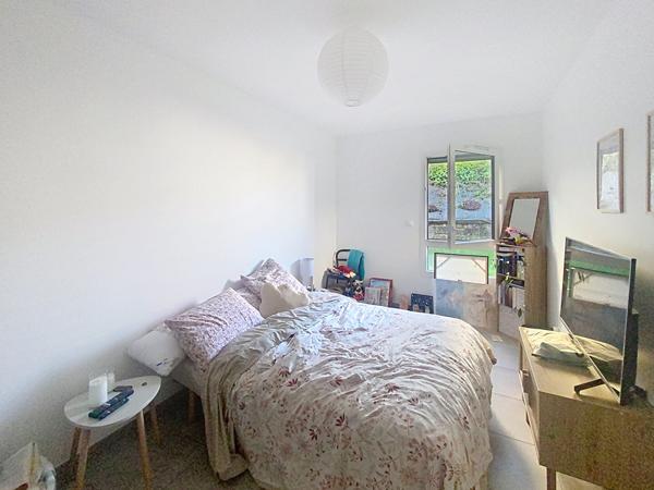 EXCLUSIVITE ! Appartement récent Yssingeaux en rdc avec petit extérieur , garage et stationnement