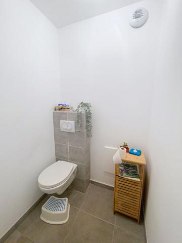 EXCLUSIVITE ! Appartement récent Yssingeaux en rdc avec petit extérieur , garage et stationnement