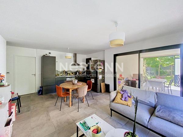 EXCLUSIVITE ! Appartement récent Yssingeaux en rdc avec petit extérieur , garage et stationnement